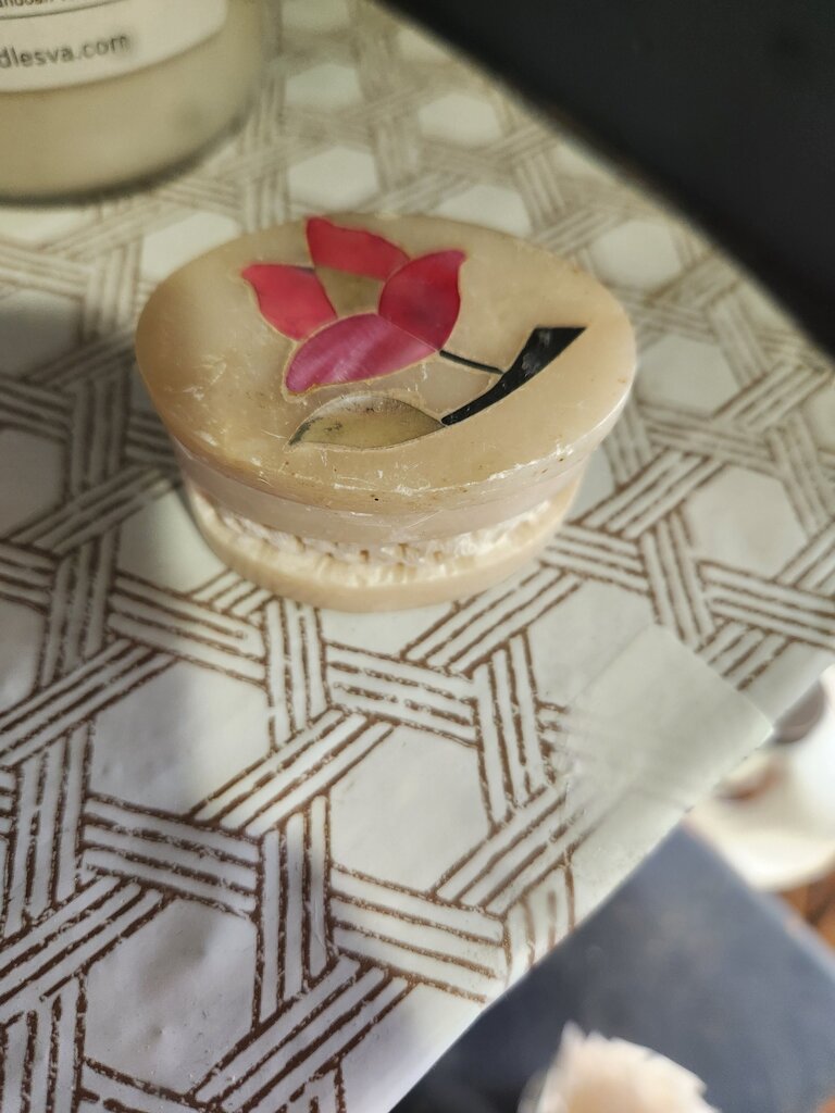 Decorative Floral Inlay Round Box