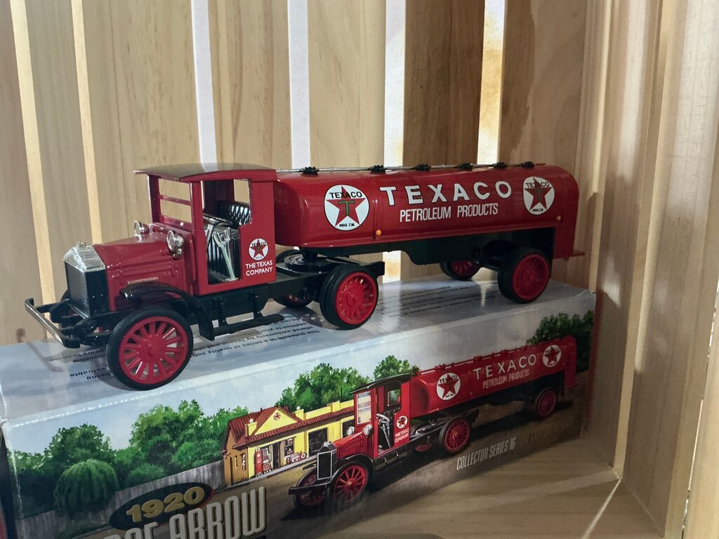 1920 Texaco Gasoline Truck Model
