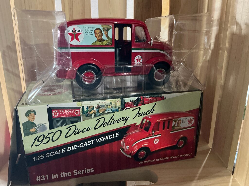 1950 Texaco Divco Delivery Truck Die-Cast Vehicle