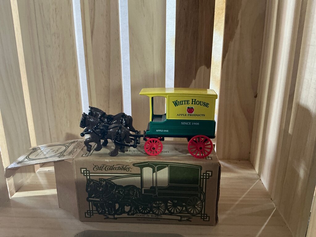 White House Apple Products Toy Model Wagon