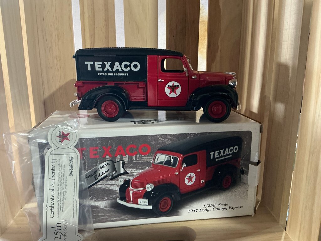 Texaco 1/25th Scale 1947 Dodge Canopy Express Model Truck