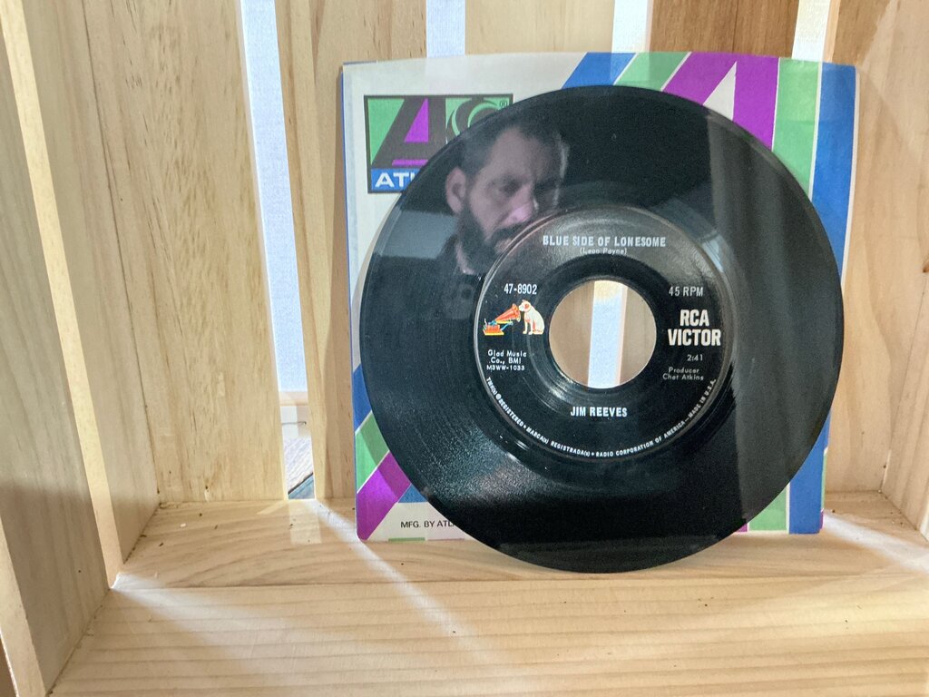 Jim Reeves 45 RPM Vinyl Record - It Hurts So Much / Blue Side of Lonesome